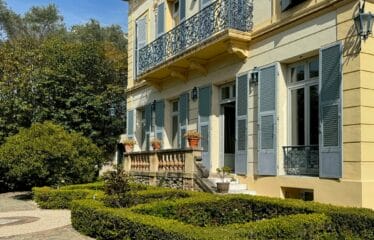 Façade d'une villa moderne à Cannes