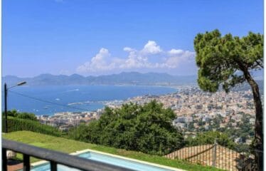 Terrasse avec vue panoramique à Cannes