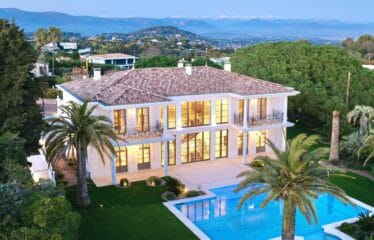Majestic luxury villa with sea view in Cannes