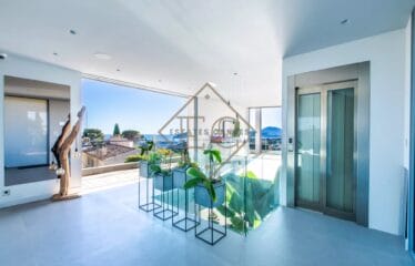 Sublime Villa Contemporaine avec Vue Mer Panoramique à 10 min de Cannes