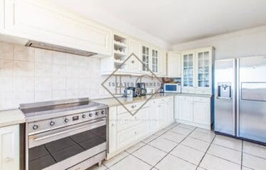 Villa with 180° Panoramic Sea View – Prime Location Near the Beach