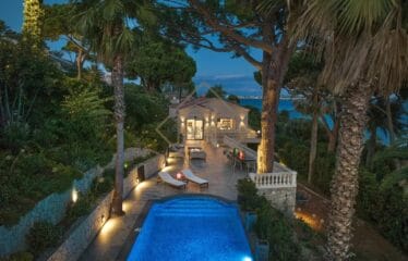 Villa de luxe à Cannes : Écrin d’élégance avec vue mer panoramique dans un domaine privé