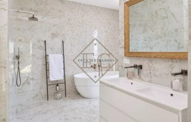 Villa de luxe à Cannes : Écrin d’élégance avec vue mer panoramique dans un domaine privé