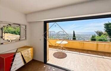 Élégance suspendue entre ciel et mer — Villa de rêve sur la Côte d’Azur