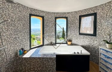 Élégance suspendue entre ciel et mer — Villa de rêve sur la Côte d’Azur