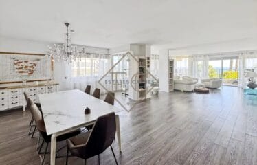 Discover this stunning 180 m² apartment, nestled in a prestigious residence at the entrance of Cannes.